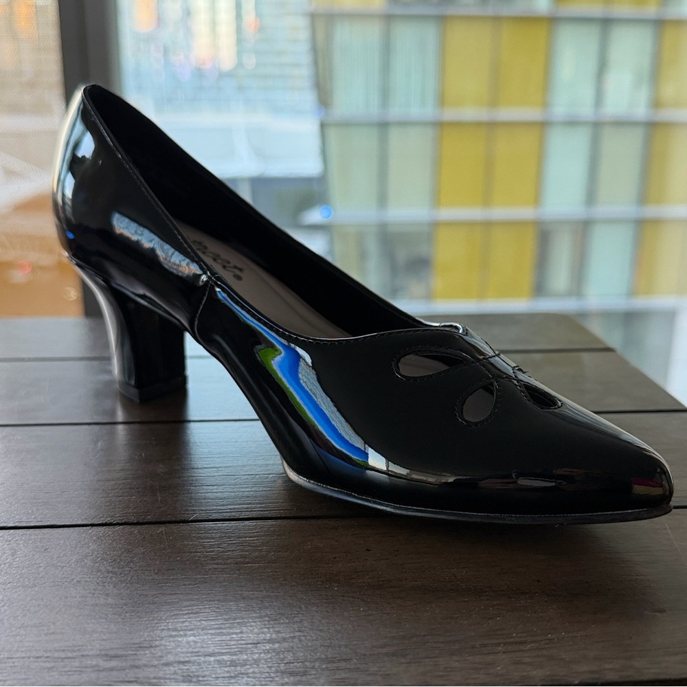 EASY STREET Pumps